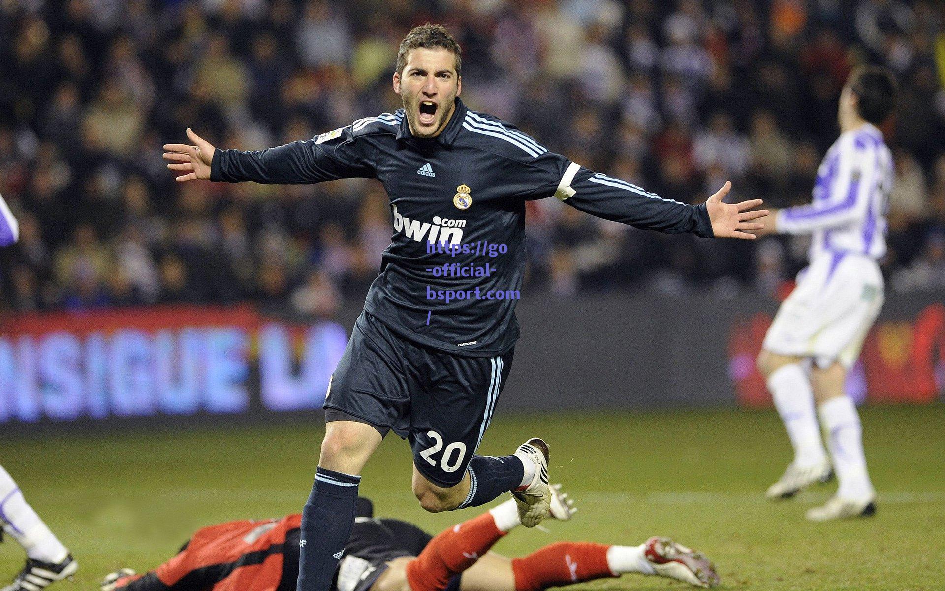 球探报告揭秘，拜仁边卫马兹拉维表现未达预期，专家呼吁理性看待其潜力